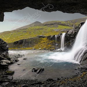 Fine Art Fotodruck | Wähle zwischen Standard Druck, Keilrahmen auf Keilrahmen, Passepartout auf Metallrahmen oder Passepartout auf Acrylglas | Island Wasserfall Wohnkultur | Groß