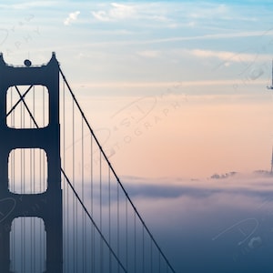 Fine Art Fotodruck - Golden Gate Bridge Sonnenaufgang | Wählen Sie Standarddruck, Leinwand, Metall oder Acryl | San Francisco California Sutro Turm