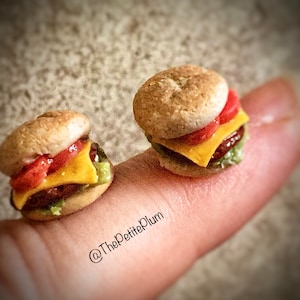 Miniature / Cheeseburger / dollhouse/ miniature food/ miniatures / scale / kawaii / art / handmade/ polymer clay