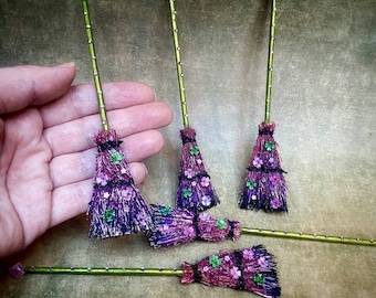 Miniature / witch / broom / witches / haunted / Halloween / Decor / dollhouse / miniatures / scale / handmade