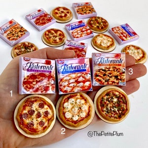 Miniature / pizza / set / dollhouse / miniature food/ miniatures / scale / soda / beverage / pizzas / takeout / takeaway / fast food