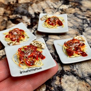 Miniature / Spaghetti / plate / dollhouse/ miniature food/ miniatures / pasta / Italian cuisine