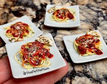Miniature / Spaghetti / plate / dollhouse/ miniature food/ miniatures / pasta / Italian cuisine