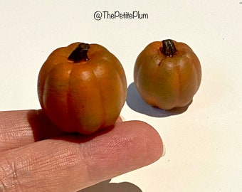 Miniature / Halloween / pumpkin / pumpkins / jack-o’-lantern / spooky / dollhouse / miniatures / scale  / handmade