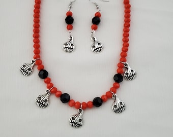 Halloween Jewelry Set – Antique Silver Pumpkin Pendant Necklace & Earrings. Halloween / spooky / festive