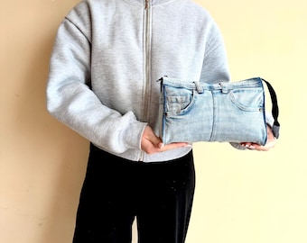 Recycled denim cosmetic bag/Jeans makeup bag/Blue cotton toilet bag/Vintage denim clutch/Retro mini bag/Purse zippered/Jeans accessory bag