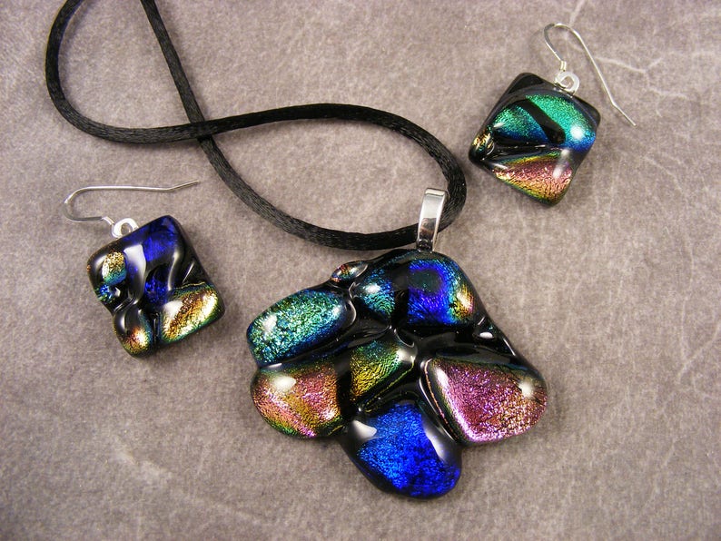 Fused Dichroic Glass Multi-Colored Textured Pendant /& Earrings Set