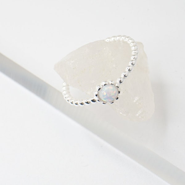 Minimalistischer Ring mit Opal-Schmuckstein "Fire Snow" aus 925er Sterling Silber, Statement Ring, Stapelring, Verlobungsring