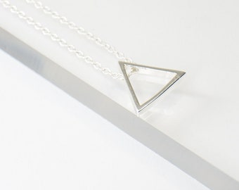 Dreieck Halskette aus 925er Sterling Silber mit Anhänger aus Silber, minimalistische Halskette mit filigranem Anhänger, klein, Triangle