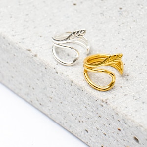 Earcuff Zweig aus 925er Sterling Silber mit 14K Goldlegierung, rankende Ornamente, geschnitzt, filigran, Pflanzen, Ohrring, Huggie, handmade