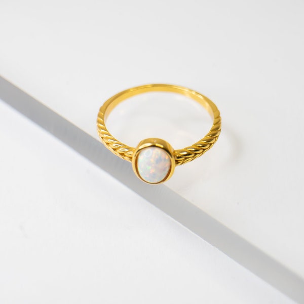 Minimalistischer Ring mit Opal-Schmuckstein "Fire Snow" aus 925er Sterling Silber mit 14K Echtgoldlegierung, Statement Ring, Stapelring