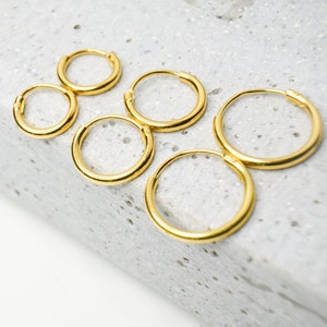 Creolen 925er Sterling Silber Echtsilber mit 14K Goldlegierung mini klein filigran Hoopd Huggies Huggie Huggy Ohrringe Rund Gold Silber
