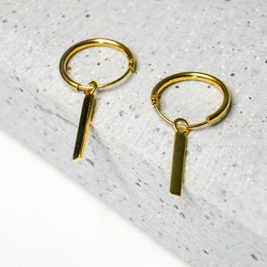 Ohrringe mit Stab Anhänger 925er Sterling Silber Mini Creolen Huggys Kreolen in Silber und Gold minimalistisch simple nordic scandic Design