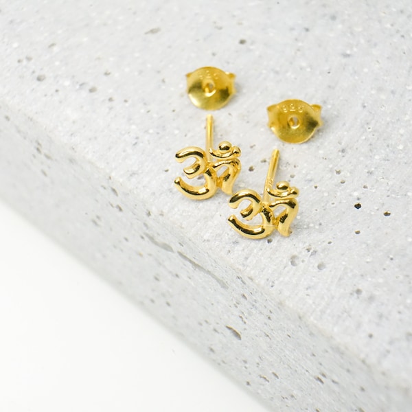 Om Ohrstecker 925er Sterling Silber vergoldet Yoga Goa, kleine mini Studs, Gold, Silber, Ohrringe "Om", Namasté, Namaste, innere Ruhe, Glück