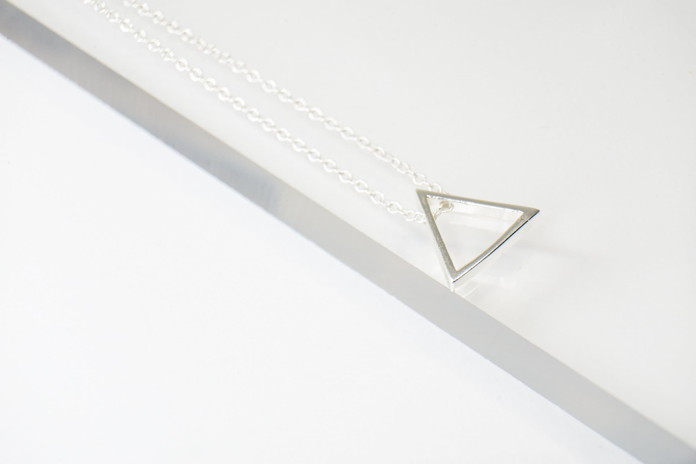 Collier Ras Du Cou Triangle En Argent Sterling 925/1000 - Modèle CO44 - Neuf Avec étiquettes