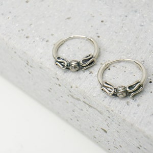 Bali Creolen aus 925er Sterling Silber, hawaiian Hoops, Mini Kreolen Ohrringe, Ohrringe mit Reliefmuster, Relief, geschnitzt, handmade, 10mm