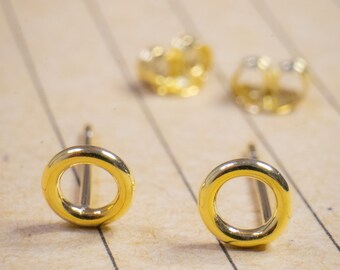 Stud Earrings 