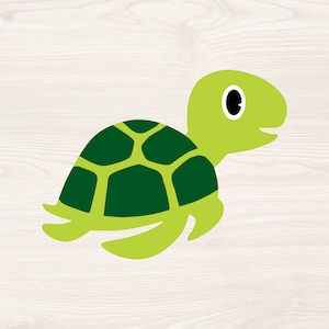 Op de afbeelding: Een groene en zwarte cartoon schildpad met een grote schild en één oog. De schildpad kijkt naar rechts en heeft een vriendelijke uitdrukking.