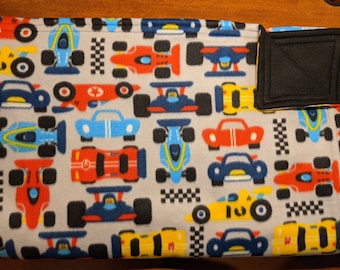 Manta/manta polar reversible de color gris con coches de carreras
