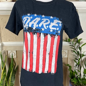 DARE American Flag T-Shirt Vintage 90s D.A.R.E Shirt Black Small