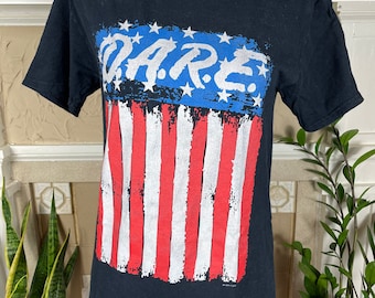 DARE American Flag T-Shirt Vintage 90s D.A.R.E Shirt Black Small
