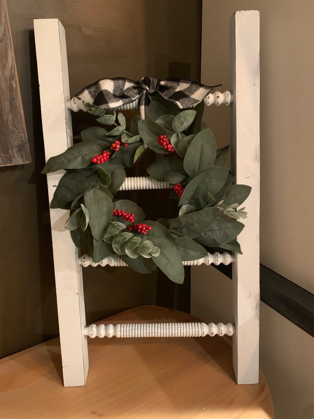 Antique White Spindle Ladder With Removable Holiday / Christmas Wreath