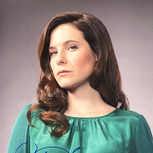 CAROLINE DHAVERNAS 8X10 Signed Photo HANNIBAL | Alana