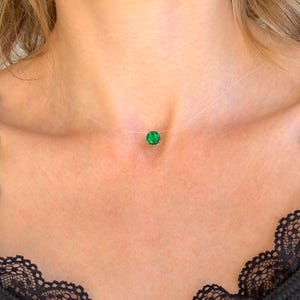 Onzichtbare zirkoonketting: drijvende ketting van illusiekristal