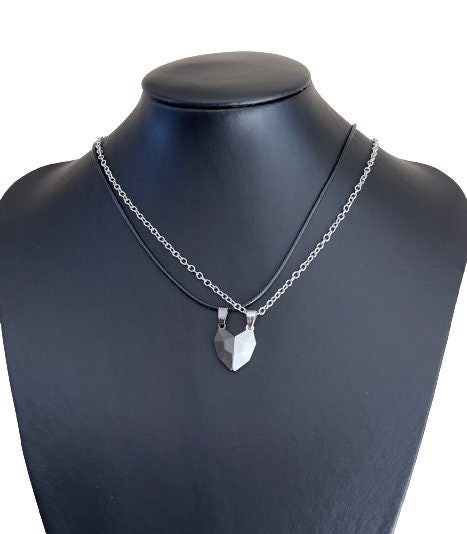 Collana A Cuore Magnetico Per Coppie - 2 Ciondoli Che Si Uniscono, Nero E Bianco - Foto 3