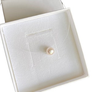 Pearl Necklace - Invisible Necklace - Illusion Necklace - Floating