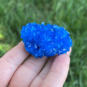 Calcantita - Piedras azules - Cristales azules - Minerales raros - Cristales raros - Mineral de sulfato de cobre - Cristal azul eléctrico - Regalo de piedra preciosa