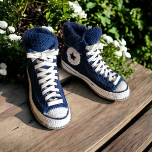 Comfort blue knitted high top sneakers with white laces