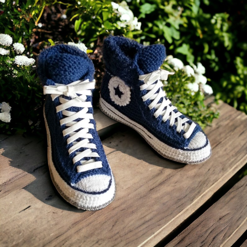 Comfort blue knitted high top sneakers with white laces