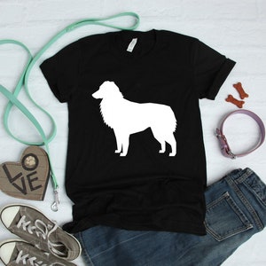 Pastori Australiani Questa camicia da cane grafica carino è perfetta per tutti gli amanti dell&#39;aussie. Clicca per i dettagli!