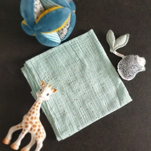 Cueiros de bebê em gaze dupla com bolinhas douradas, personalizáveis para caixa de presente de nascimento com bordado Joyartdeco