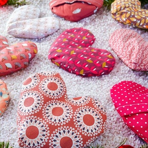 Heart-shaped dry hot water bottle with washable eco-friendly and zero waste cover Mother's Day gift Joyartdéco