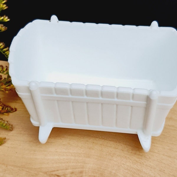 Vintage milk glass planter/ white milk glass/ Excellent condition