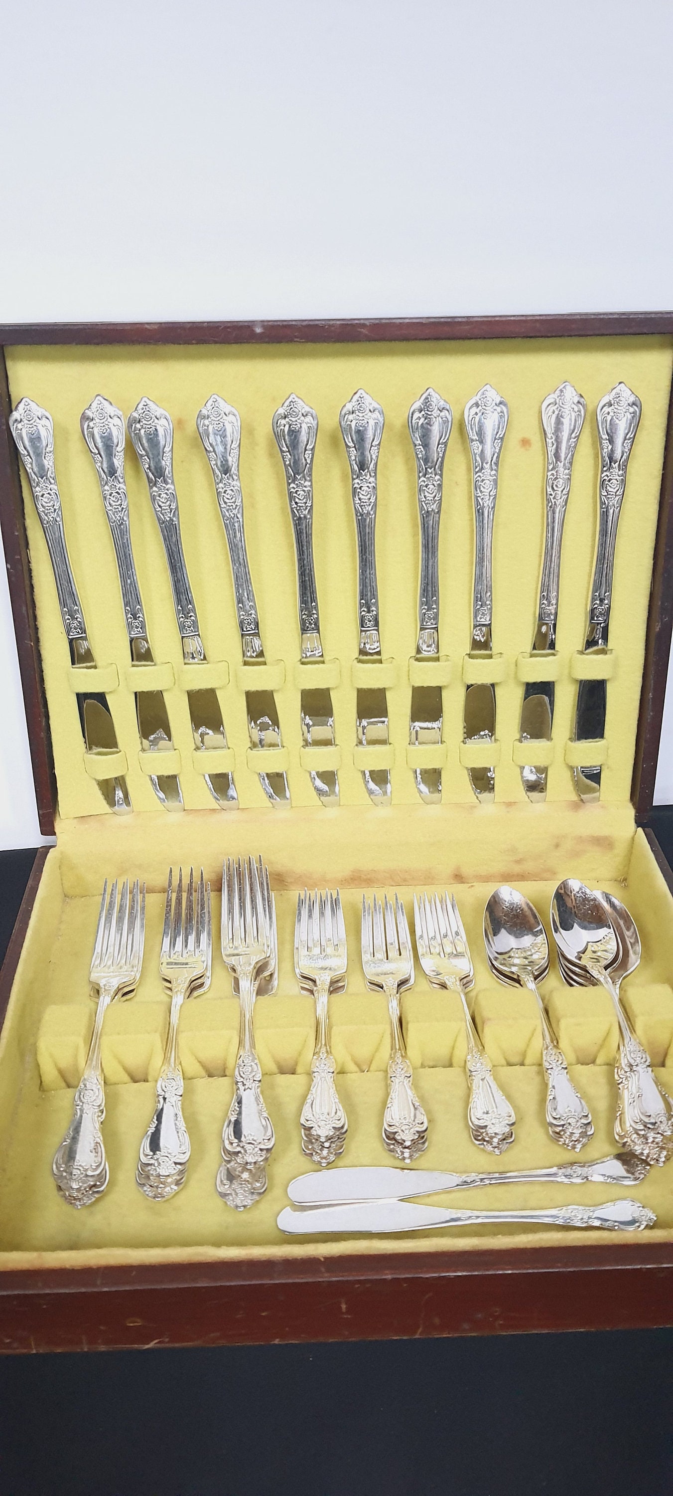 42 Pcs Vanessa Francesca Flatware Set, Wm Rogers Oneida With