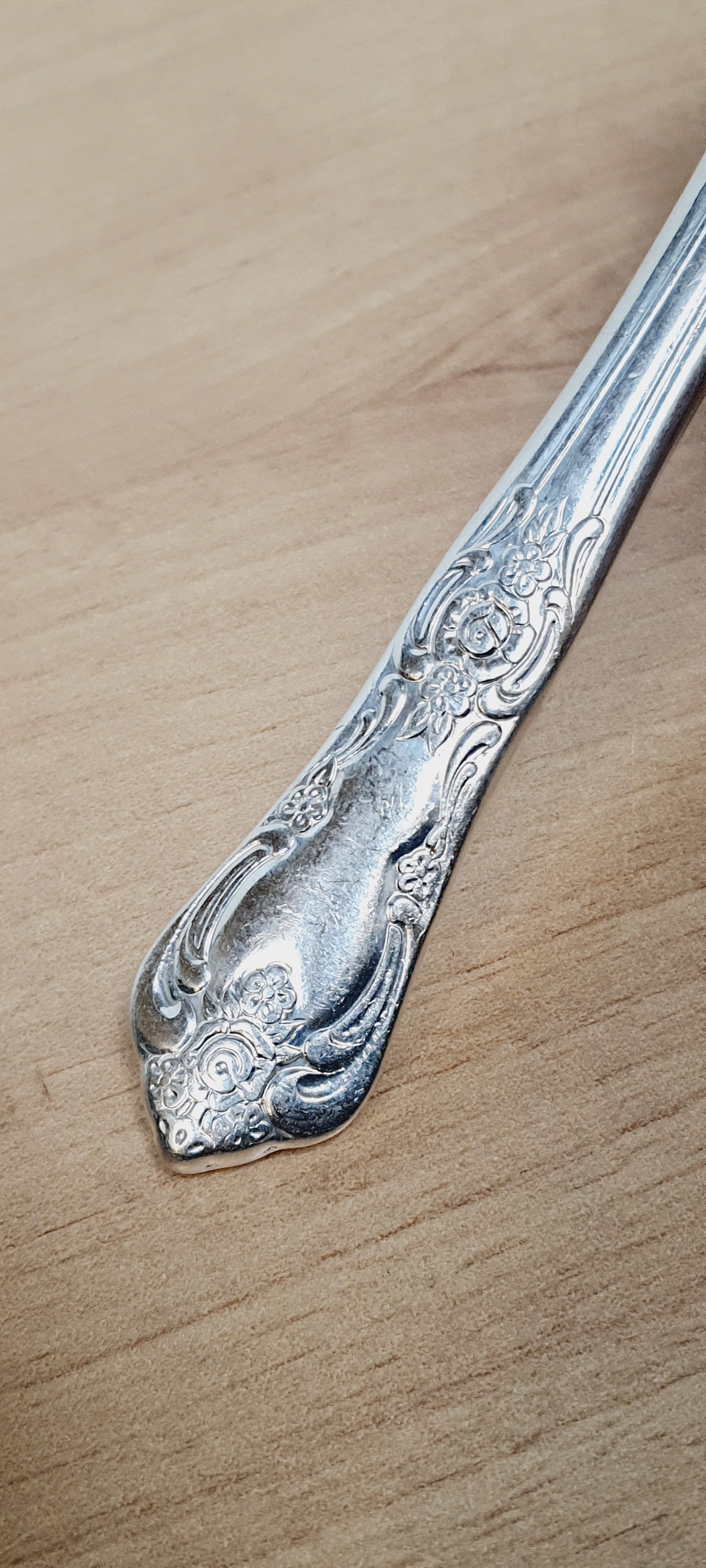 Vanessa Francesca Dinner Knives, Wm Rogers Oneida Silver Plated