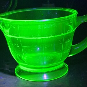 Vintage Vaseline 2 Cup Measuring Cup Pitcher Uranium Green Depression Glass