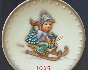 Christmas Plate, Goebel Hummel Collector plate, Christmas 1975, Porcelain Vintage M.J. Hummel Goebel Collectors  Annual Plate 1975 W Germany