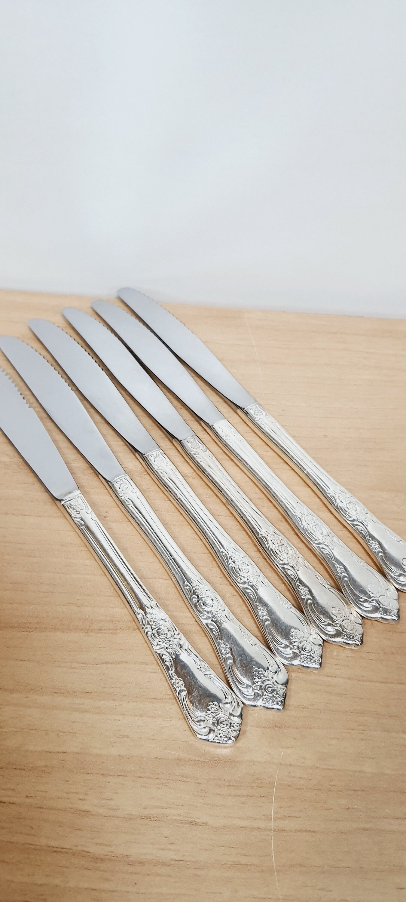 Vanessa Francesca Dinner Knives, Wm Rogers Oneida Silver Plated