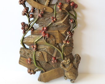 Vintage 60s 70s Burwood Products Co Kitschy Plastic Woodland Squirrel & Log Stack Wall Decor Hanging Plaque - Floral Vines - Mid Century