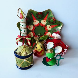 Vintage anni &#39;60 Lotto di 6 Misfit Christmas Tree Ornaments Made in Japan Decorazioni Hallmark Vassoio di Babbo Natale Antropomorfo Pera Mouse Mrs Claus MCM