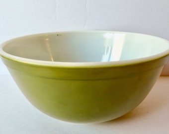 Vintage 60s 1970s Mid Century Pyrex Verde Avocado Green Bowl - Solid - 403 2 1/2 Quart - Nesting Mixing - Retro Kitchen Bowl