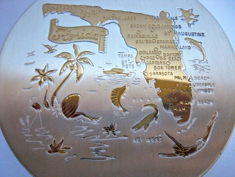 Vintage 1960s Florida Souvenir Ladies Compact Makeup Powder Puff Round Engraved Key West Tropical Trinket Gold Tone Vacation Palm Trees