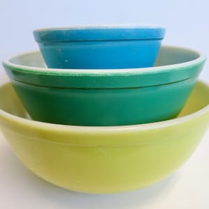 Vintage 40s 1940s Pyrex Primary Colors Rare EARLY Models - Bowls w/ No Numbers - Set of 3 Nesting Mixing Yellow Green Blue Unnumbered