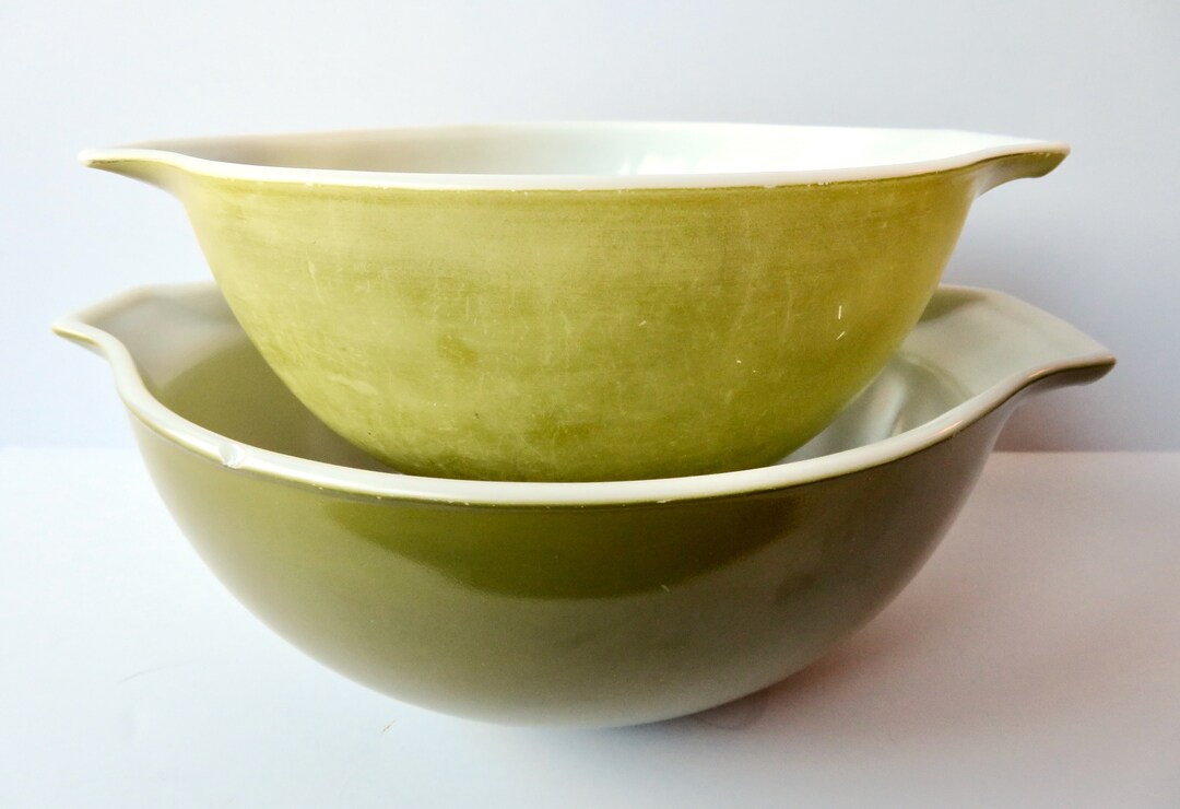 vintage-as-is-60s-70s-mid-century-set-of-2-two-large-pyrex-verde