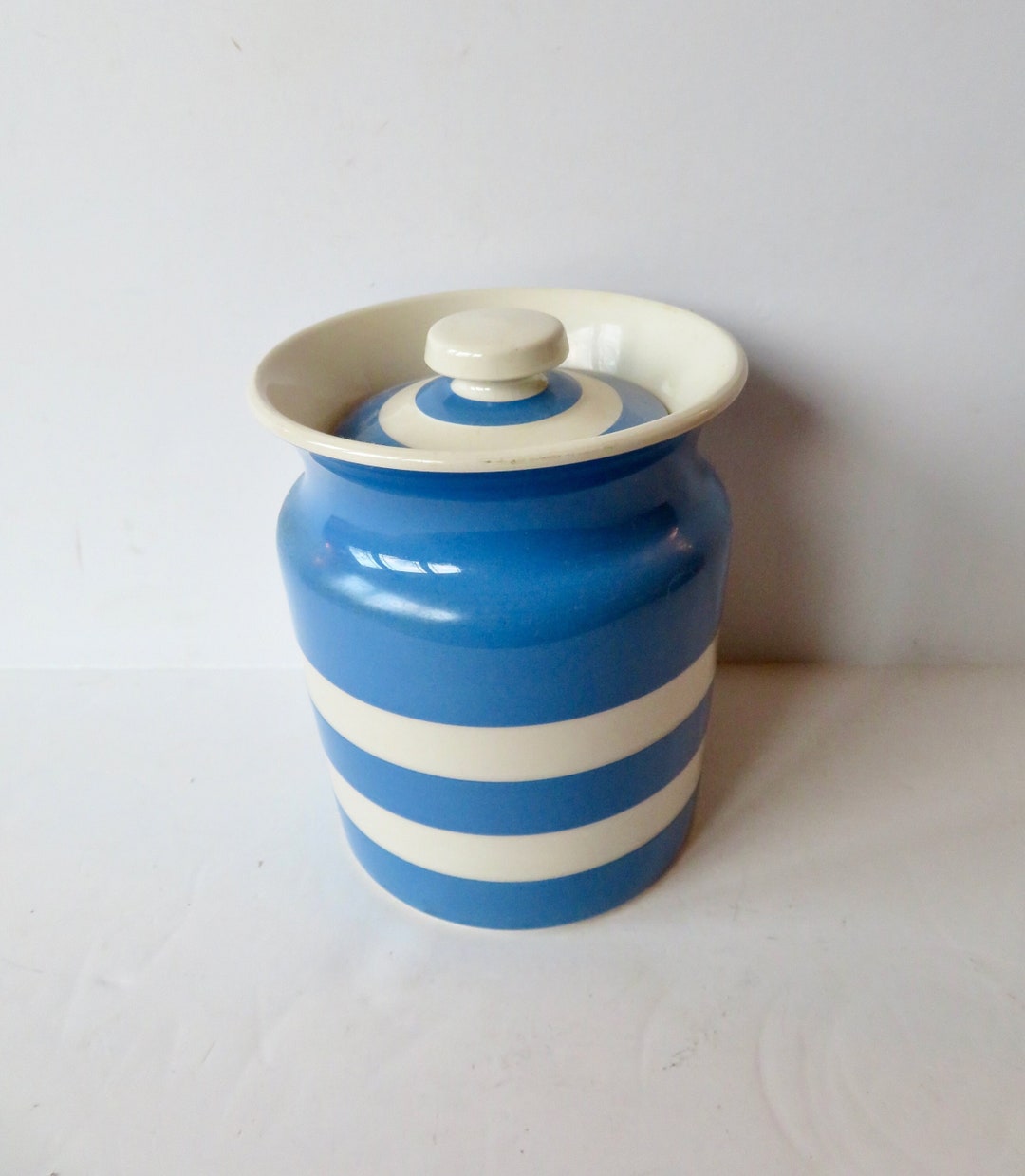 Vintage 1960s 60s TG T G Green England Judith Onions Blue White