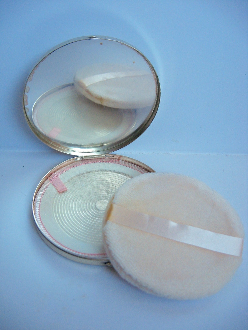 Vintage 1960s Florida Souvenir Ladies Compact Makeup Powder Puff Round Engraved Key West Tropical Trinket Gold Tone Vacation Palm Trees